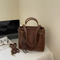 Braune Shopper-Tasche aus Kunstleder mit FASHION & BAGS Prägung und Perlenanhänger - Braun (Mit Anhänger) / Braun