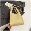 Borsa a secchiello minimalista in pelle giallo crema con stampa moda e borchie in argento - Giallo senza pendente