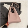 Borsa a mano rosa in pelle martellata con tracolla regolabile e scritta moda - Rosa Loto Senza Ciondolo