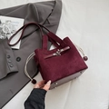 Secchiello chic in camoscio bordeaux con chiusura in metallo e coulisse per l'uso quotidiano - Borgogna
