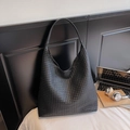 Große schwarze geflochtene Umhängetasche in Hobo-Form aus hochwertigen Lederstreifen - Schwarz