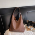 Braune gewebte Hobo-Tasche mit großem Fassungsvermögen für Damen stilvolle Schultertasche - Braun