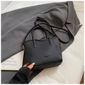 Schicke schwarze Handtasche aus Leder mit verstellbarem Riemen für den Alltag - Ohne Anhänger / Schwarz