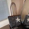 Borsa tote jacquard grigia a fiori con spalline marroni e ciondolo a stella - Con Ciondolo / Blu scuro