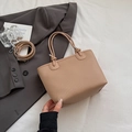 Sac seau plissé chic en beige kaki avec poignée torsadée et bandoulière amovible - Kaki