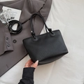 Sac seau plissé noir minimaliste avec doubles poignées et bandoulière amovible - Noir