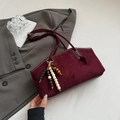 Sac fourre-tout en daim bordeaux avec pendentif en perles de bois et poignées en corde - Avec Pendentif / Rouge