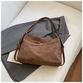 Dunkelbraune Wildleder Hobo-Tasche mit Vintage-Metallschnalle und großem Fassungsvermögen - Braun