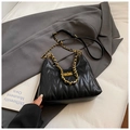 Sac hobo noir matelassé avec surpiqûres en V, chaîne dorée et bandoulière en cuir - Matelassé en V Noir Petit