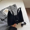 Elegante bolso de media luna negro con grano de litchi y correa larga desmontable - Negro