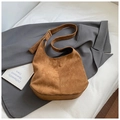 Borsa a tracolla vintage in pelle scamosciata marrone con ampia tracolla regolabile - Marrone