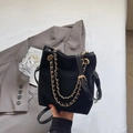 Sac seau noir minimaliste avec cordon et chaîne dorée pour un porté croisé - Noir Petit