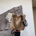 Sac seau minimaliste en daim beige avec bandoulière chaîne dorée pour femme - Beige Petit