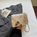 Borsa a tracolla trapuntata in vernice bianco crema con catena dorata regolabile - Bianco Sporco