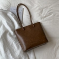 Bolso tote retro marrón oscuro en cuero sintético texturizado con correas de hombro - Tostado