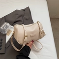 Retro Boston Zylindertasche in Creme mit Kieselleder und goldenen Beschlägen - Gebrochenes Weiß