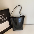 Sac fourre-tout noir minimaliste en cuir brillant avec bandoulière et haute brillance - Sans Pendentif / Noir