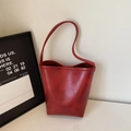 Sac seau rouge foncé élégant en cuir texturé marbré avec longue bandoulière femme - Sans Pendentif / Rouge