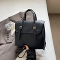 Vielseitige schwarze Tragetasche und Rucksack aus Kunstleder mit goldenen Schnallen - Schwarz
