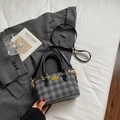 Retro grey checkered handbag with golden clasp and black leather handle for women - Black without Pendant