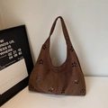 Borsa tote in camoscio marrone scuro con motivi floreali laserati e design hobo minimal - caffè