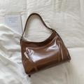 Braune Hochglanz-Ledertasche für Damen, große Umhängetasche mit Quasten-Reißverschluss - Braun