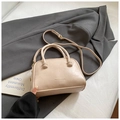 Sac à main carré chic beige crème avec texture en cuir fin et détails dorés - Sans Pendentif / Blanc Cassé