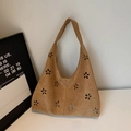 Sac hobo en daim camel avec motifs de fleurs ajourés et style bohème décontracté - Kaki