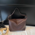 Sac fourre-tout en cuir marron foncé à motif litchi avec bandoulière réglable - Café Grand