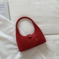 Borsa Hobo minimalista in camoscio rosso con fibbie doppie su sfondo di tessuto - Rosso Sissi