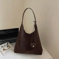 Donkerbruine suède hobo schoudertas met kleine portemonnee en knoopdetail - koffiekleur