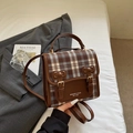 Vintage dunkelbrauner Karo-Rucksack mit Lederbesatz und goldener Schleifenschnalle - Braun Ohne Anhänger
