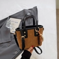 Petit sac fourre-tout marron dépoli avec finitions noires et motif étoile en relief - Brun (Avec Pendentif)