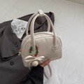 Borsa a mano bowling bianco crema con doppi manici e ciondolo di perline colorate - Con Ciondolo / Bianco Sporco