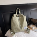 Zaino in nylon verde salvia con coulisse, manici superiori e spallacci regolabili - Verde