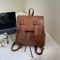 Vintage brauner Damen Rucksack aus PU-Leder mit Klappe und praktischem Kordelzugverschluss - Hellbraun Ohne Anhänger