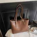 Borsa tote in pelle marrone da donna con scritte alla moda e grande spazio interno - Marrone
