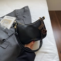 Bolso tipo dumpling negro vintage de cuero sintético con colgante de corazón - Negro (Con Colgante)