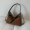 Bolso tote vintage de ante marrón con correas negras y herrajes metálicos dorados - Marrón