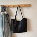 Große schwarze gewebte Shopper-Tasche mit VWTU-Logo und dekorativem Webanhänger - Mit Anhänger / Schwarz
