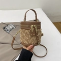 Braune Leder- und Pelz-Eimertasche mit goldenen Beschlägen und Schultergurt - Braun