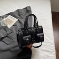 Sac à main noir classique motif litchi avec boucles argentées et multi-poches - Noir