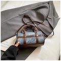 Bolso Boston cilíndrico de tela vaquera azul y cuero marrón con herrajes plateados - Azul (Sin Colgante)