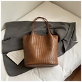 Chic dark brown woven tote bag with large capacity and vintage shoulder straps - Brown No Pendant