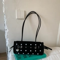 Französische Vintage-Schultertasche in Schwarz-Weiß mit Punkten und silbernem Herzanhänger - Schwarz ohne Anhänger