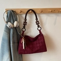 Burgunderrote Wildleder-Achseltasche mit Rautenmuster und Holzperlen-Schultergurt - Weinrot Mit Anhänger