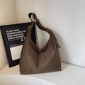 Vintage dunkelbraune Hobo-Schultertasche aus Wildleder mit verstellbarer Bronzeschnalle - Grün