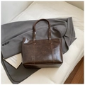 Deep brown vintage oil wax tote bag with large capacity and sleek parallel stitching - Coffee without Pendant