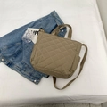 Sac fourre-tout matelassé beige en nylon avec bandoulière pour un style décontracté - Kaki
