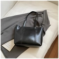 Classic black high-gloss PU leather tote bag with vertical stitching for office commuting - Black without Pendant